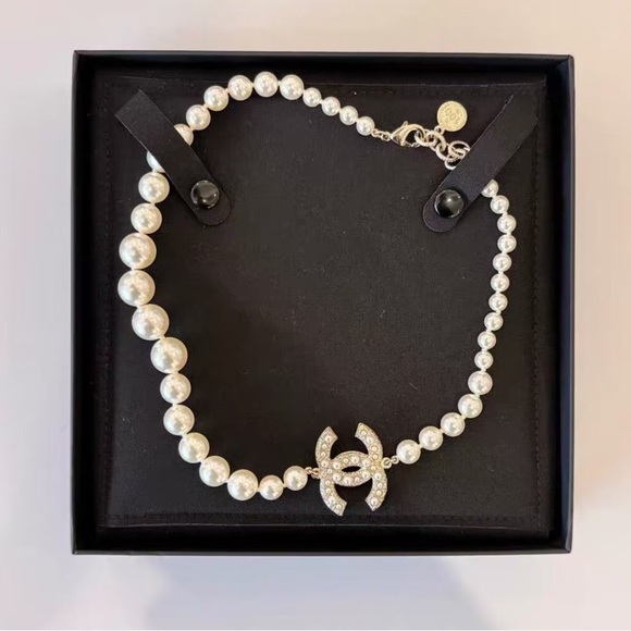 Chic Pearl Necklace with Silver Logo Charm - Picture 1 of 3